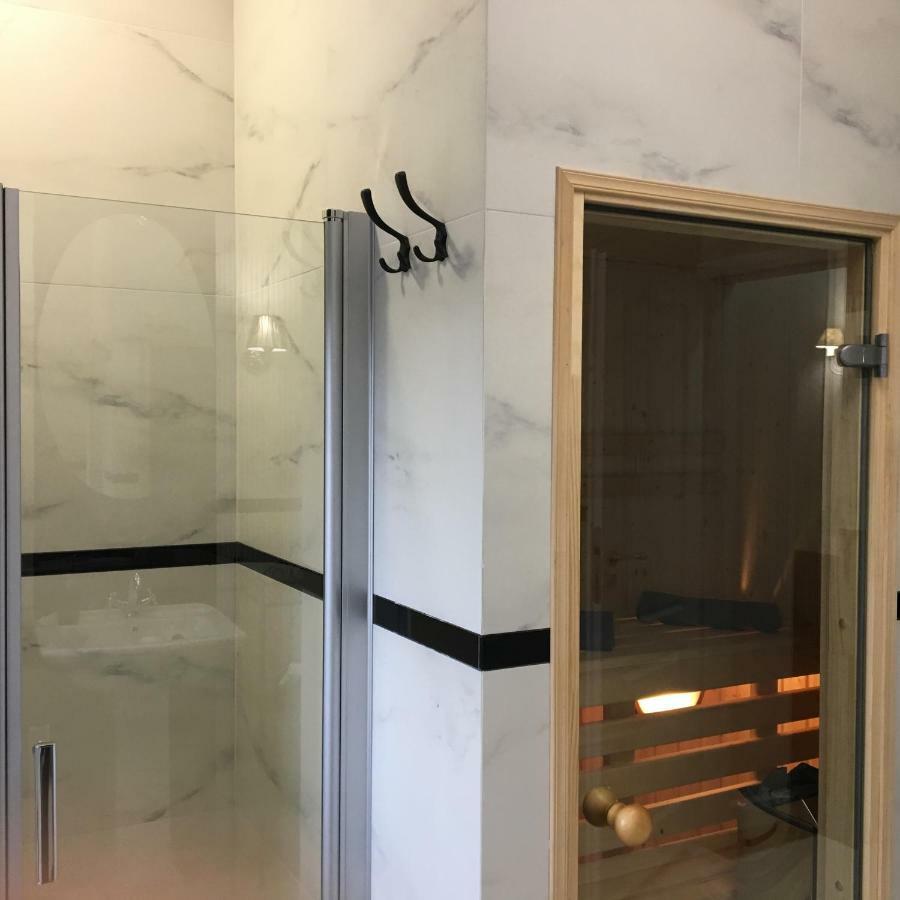 Family & Business Sauna Apartments Sienkiewicza No1 Centrum Plac Lliteratow- Piekny Apartament - 1 Bedroom With Private Sauna, Bath With Hydromassage, Parking Kielce Extérieur photo